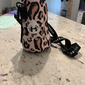 Holley pink leopard hydrojug sleeve